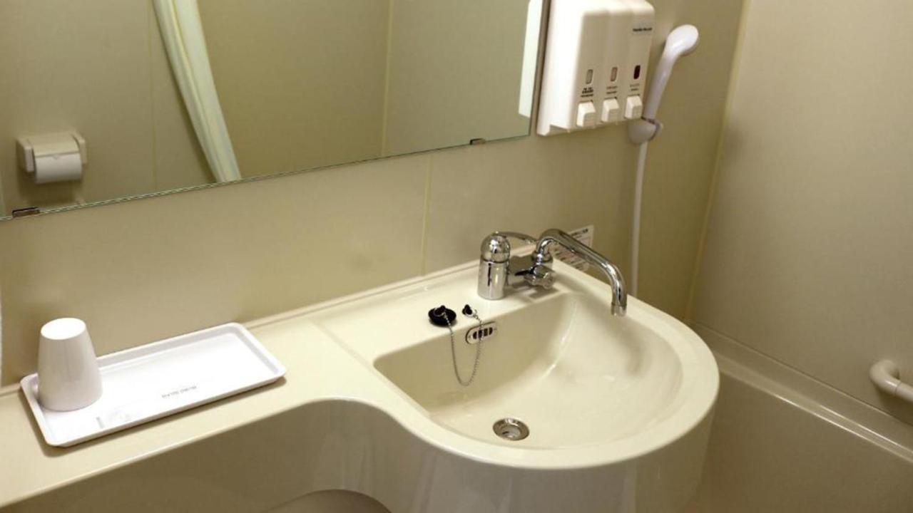 Toyoko Inn Kobe Sannomiya No.2 Exterior photo